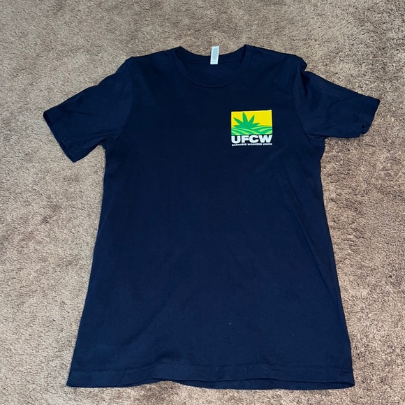 Cannabis tee - Picture 1 of 5